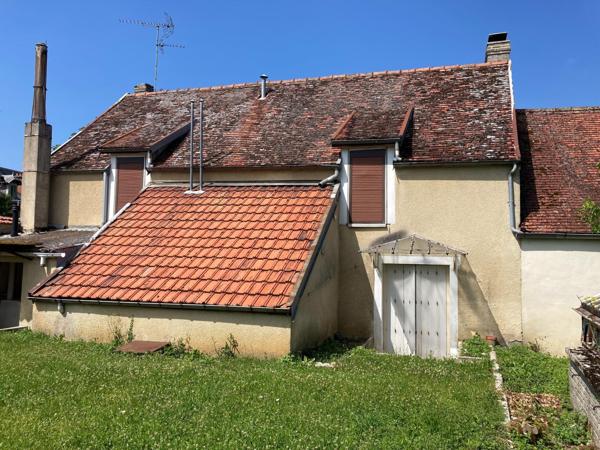 Bien de caractère à Sainte Colombe sur seine !
