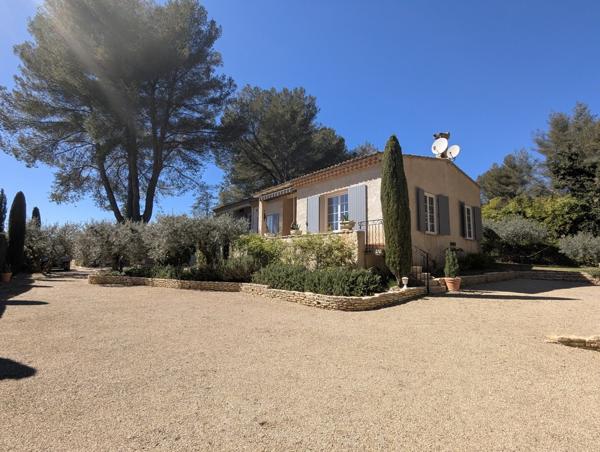 Très belle villa provençale , double garage, piscine