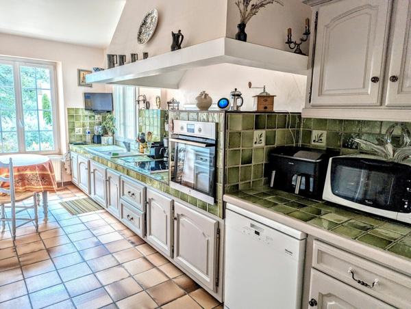 Très belle villa provençale , double garage, piscine