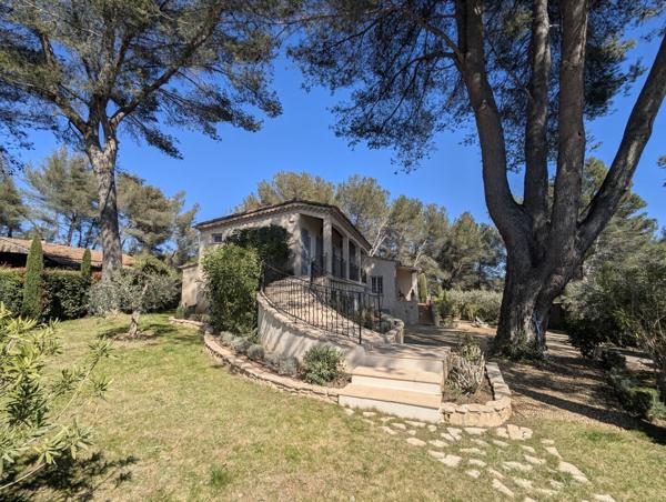 Très belle villa provençale , double garage, piscine