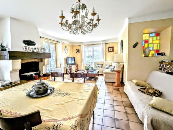 Très belle villa provençale , double garage, piscine