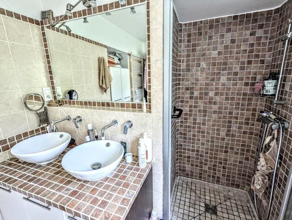 Très belle villa provençale , double garage, piscine