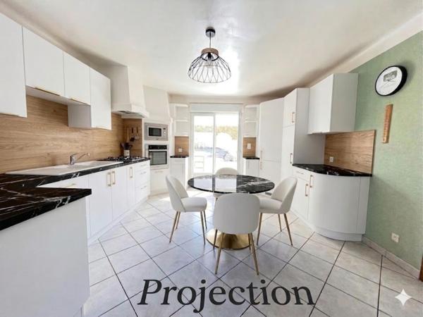 Maison à COURGAINS, 72260 - 10 pièces 250m²