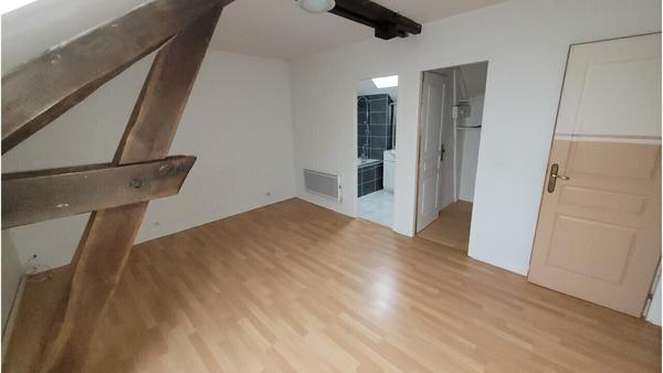 Proche Bellegarde, fermette rénovée 135m², 3 ch + bureau + dép / 634m²