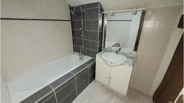 Proche Bellegarde, fermette rénovée 135m², 3 ch + bureau + dép / 634m²