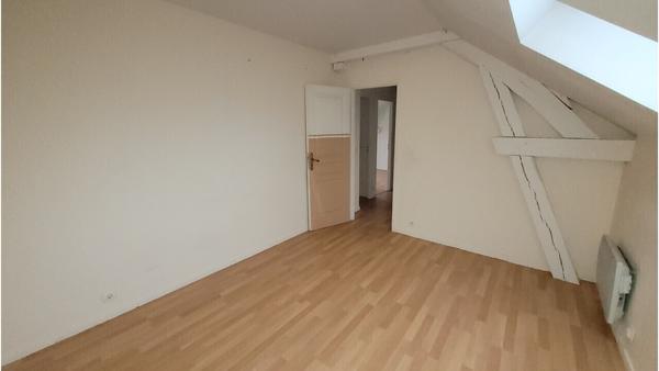 Proche Bellegarde, fermette rénovée 135m², 3 ch + bureau + dép / 634m²