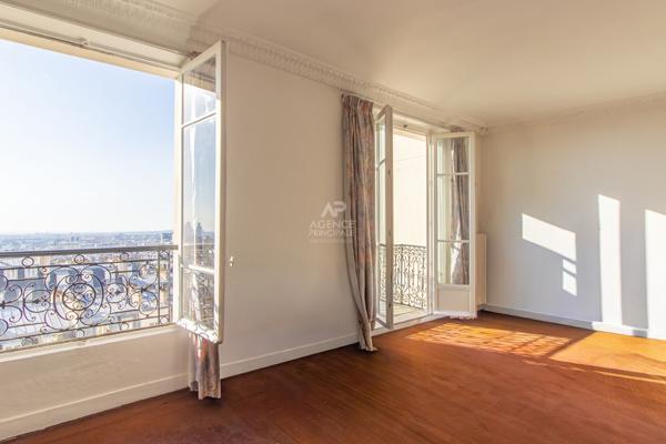 PARIS 18EME - MONTMARTRE - RUE CAULAINCOURT - BALCON - VUE PANORAMIQUE - ASCENSEUR. 895 000 € **  - Référence  6865-SB