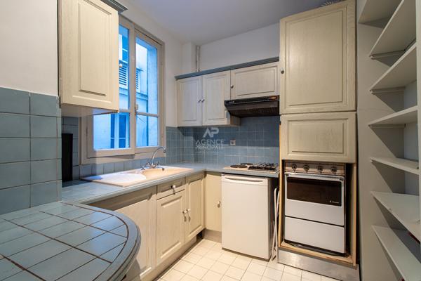 PARIS 18EME - MONTMARTRE - RUE CAULAINCOURT - BALCON - VUE PANORAMIQUE - ASCENSEUR. 895 000 € **  - Référence  6865-SB