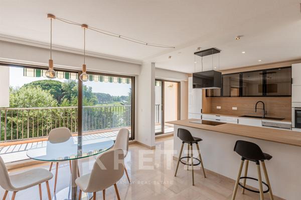 Cannes Marina – Appartement 4 pièces rénové avec vue golf et Marina à MANDELIEU LA NAPOULE