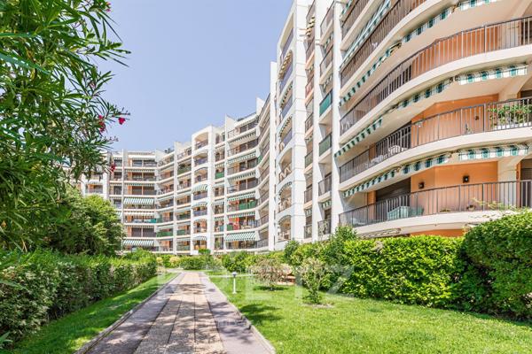 Cannes Marina – Appartement 4 pièces rénové avec vue golf et Marina à MANDELIEU LA NAPOULE