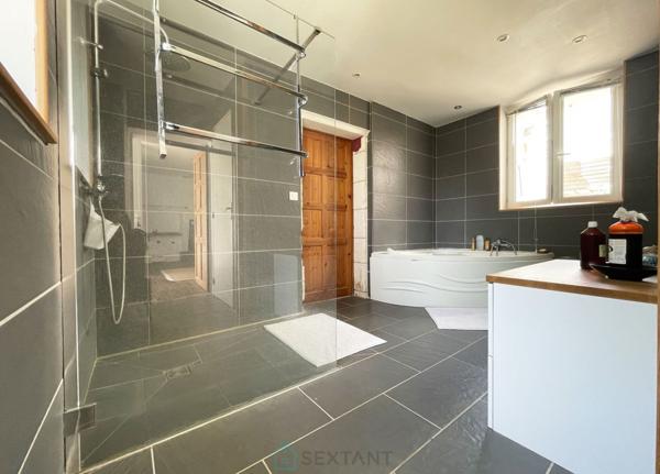 Belle propriété de 325² sur une parcelle de 3 660m²