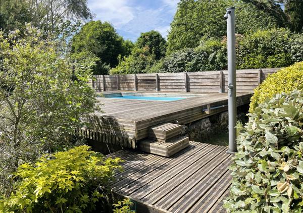Belle propriété de 325² sur une parcelle de 3 660m²