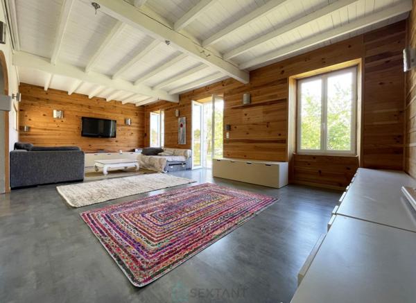 Belle propriété de 325² sur une parcelle de 3 660m²