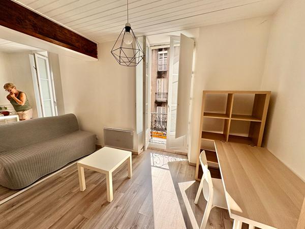 A LOUER - NANTES ST CLEMENT - Grand T1 Meublé - IDEAL ETUDIANT
