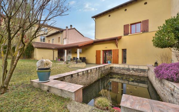 Maison à vendre    5 pièces • 183 m2 Charly