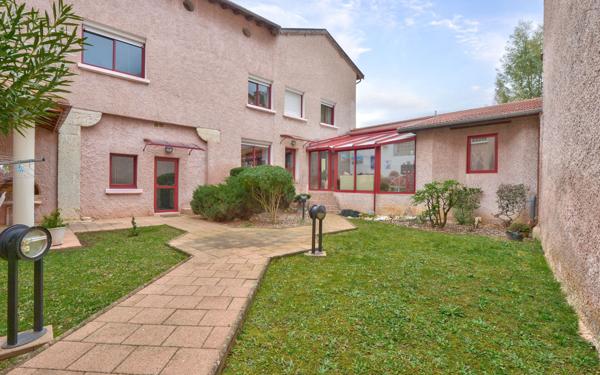 Maison à vendre    5 pièces • 183 m2 Charly