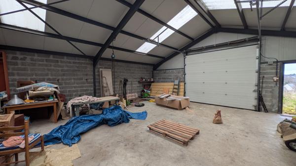 Saint-Évarzec (29170) Grande propriété de 5700 m² terrain constructible avec maison d'architecte de 130m² et hangar de stockage ou g