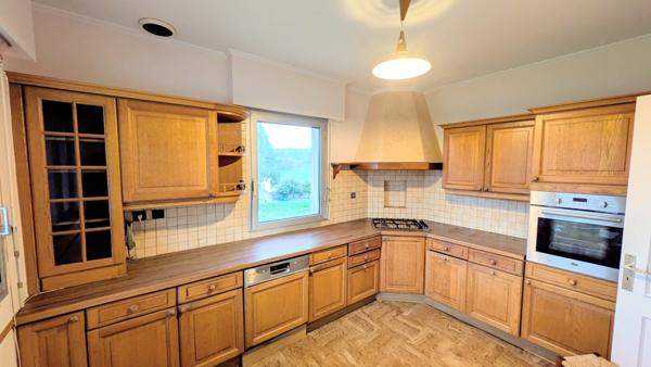 Saint-Évarzec (29170) Grande propriété de 5700 m² terrain constructible avec maison d'architecte de 130m² et hangar de stockage ou g