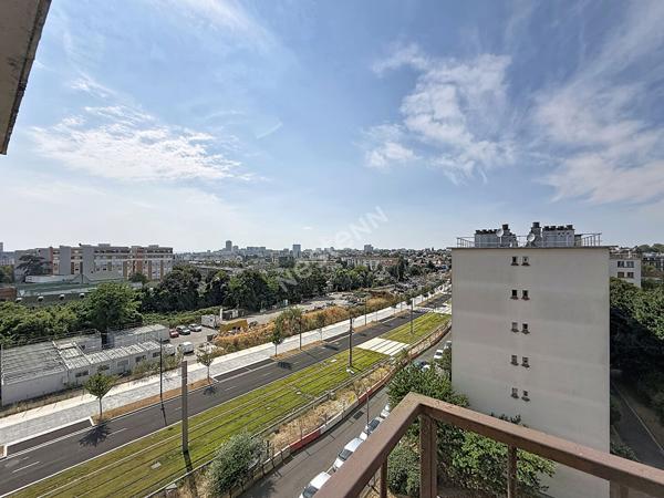 MONTREUIL, PROCHE DU QUARTIER COMMERCANT DE PAUL SIGNAC, DERNIER ETAGE AVEC ASCENSEUR, APPARTEMENT 3 PIECES AVEC BALCON ET CAVE