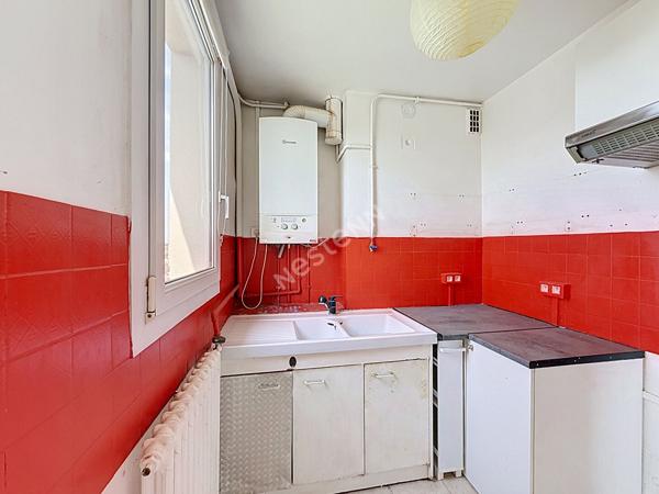 MONTREUIL, PROCHE DU QUARTIER COMMERCANT DE PAUL SIGNAC, DERNIER ETAGE AVEC ASCENSEUR, APPARTEMENT 3 PIECES AVEC BALCON ET CAVE