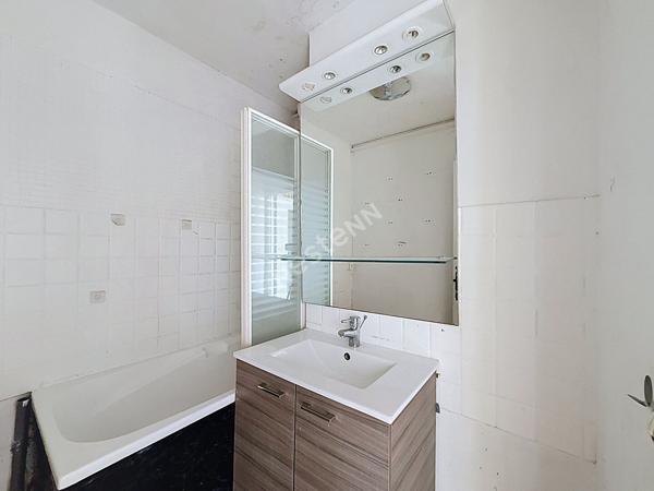 MONTREUIL, PROCHE DU QUARTIER COMMERCANT DE PAUL SIGNAC, DERNIER ETAGE AVEC ASCENSEUR, APPARTEMENT 3 PIECES AVEC BALCON ET CAVE