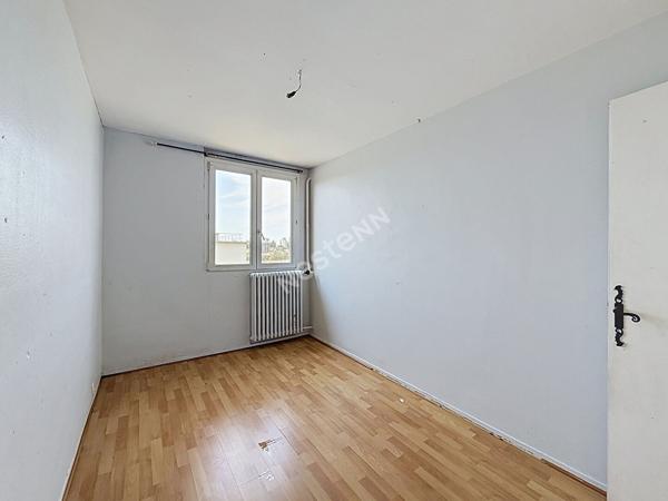 MONTREUIL, PROCHE DU QUARTIER COMMERCANT DE PAUL SIGNAC, DERNIER ETAGE AVEC ASCENSEUR, APPARTEMENT 3 PIECES AVEC BALCON ET CAVE