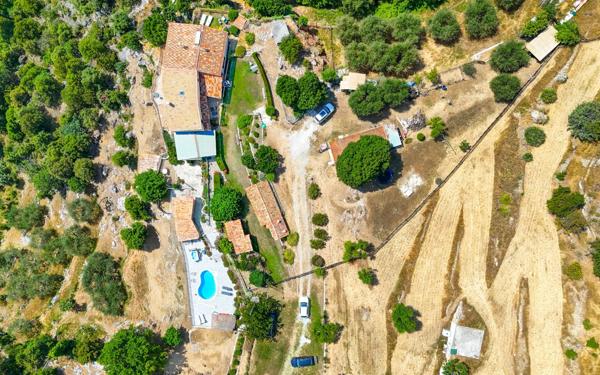 Maison à vendre    8 pièces •  Touët-de-l'Escarène