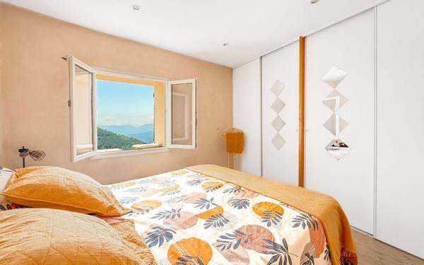 Maison à vendre    8 pièces •  Touët-de-l'Escarène