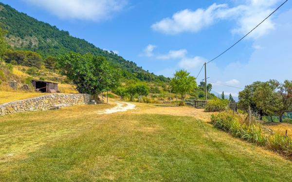 Maison à vendre    8 pièces •  Touët-de-l'Escarène