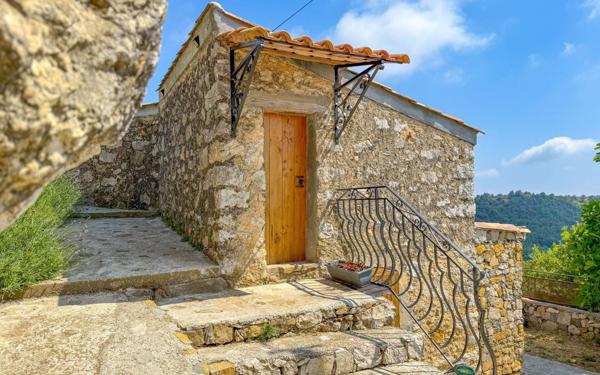 Maison à vendre    8 pièces •  Touët-de-l'Escarène