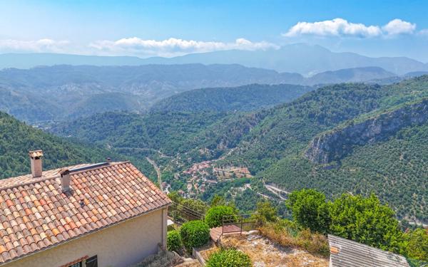 Maison à vendre    8 pièces •  Touët-de-l'Escarène