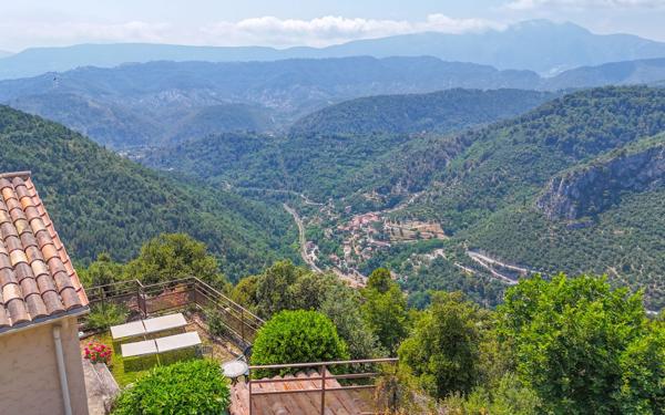 Maison à vendre    8 pièces •  Touët-de-l'Escarène