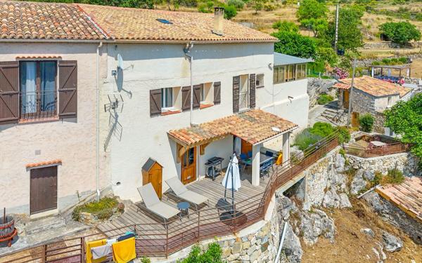 Maison à vendre    8 pièces •  Touët-de-l'Escarène