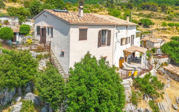 Maison à vendre    8 pièces •  Touët-de-l'Escarène