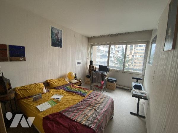 T2 PARIS 19e + cave