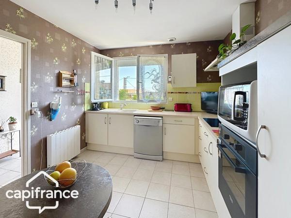 Maison LUMINEUSE sur sous-sol - quartier familial à deux pas de la place Lavault