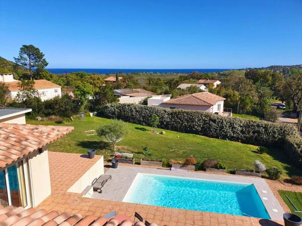 Villa individuelle avec vue mer et piscine