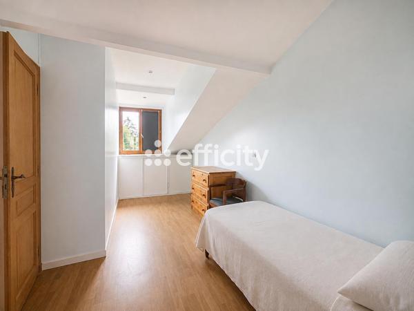 Maison
         7 pièces
        - 128 m² Exclusivité 765 000 € *