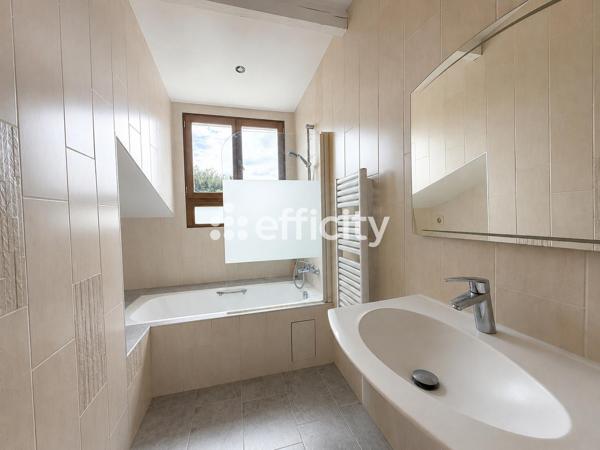 Maison
         7 pièces
        - 128 m² Exclusivité 765 000 € *