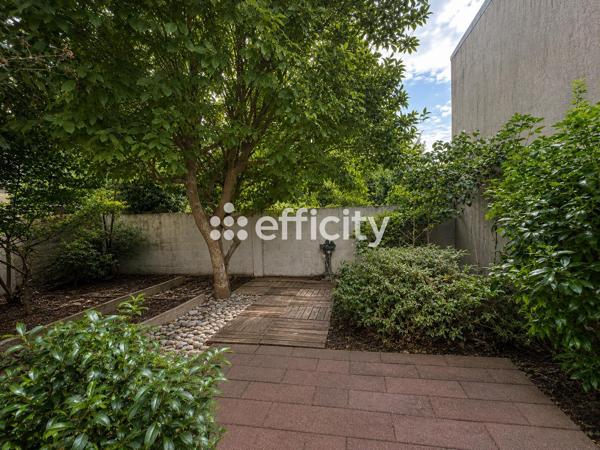 Maison
         7 pièces
        - 128 m² Exclusivité 765 000 € *