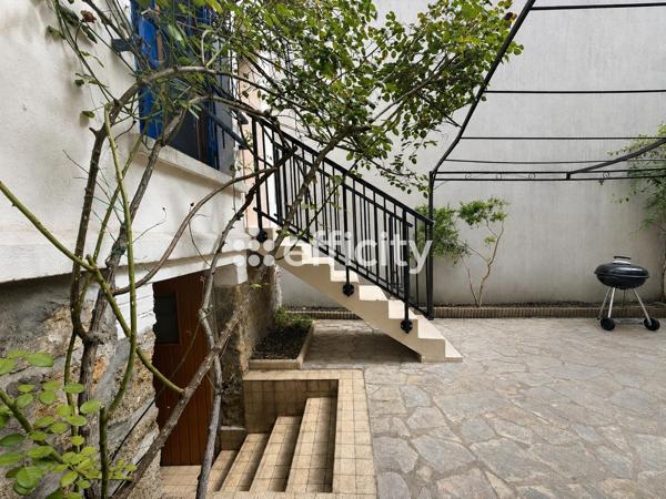 Maison
         7 pièces
        - 128 m² Exclusivité 765 000 € *