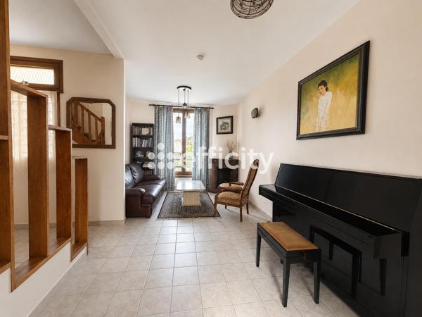Maison
         7 pièces
        - 128 m² Exclusivité 765 000 € *