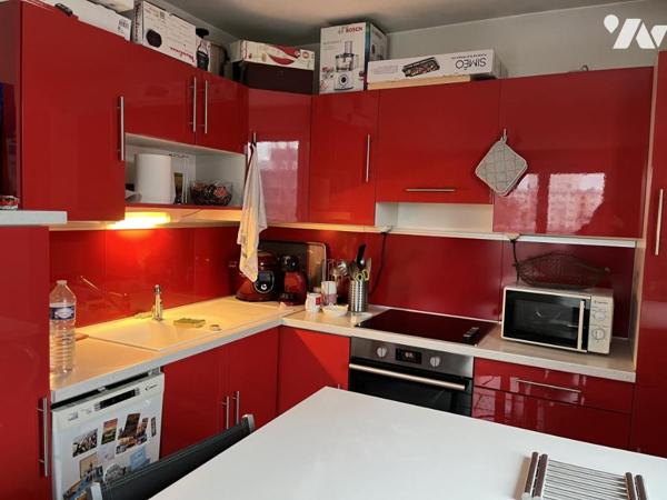 Caen, limite Cormeilles Le Royal et ses commercants, appartement F2 avec terrasse, cave et parking.