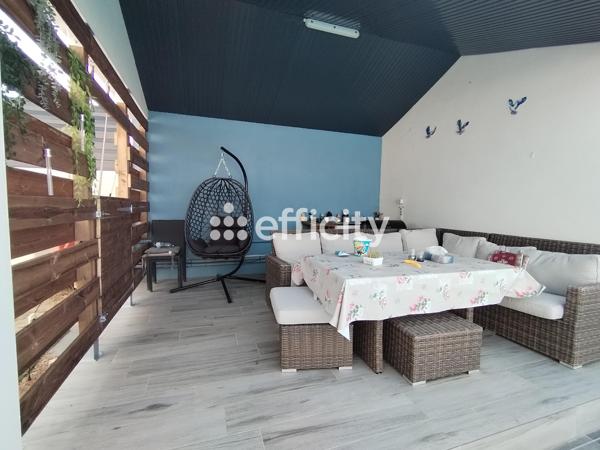 Maison
         6 pièces
        - 150 m² Bien prestige 615 000 € *