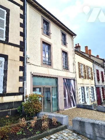 Immeuble avec local commercial libre.