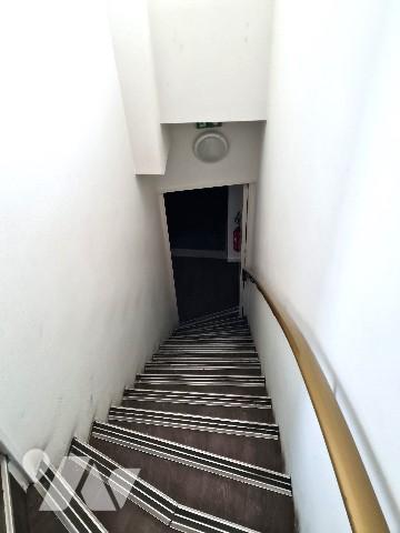 Immeuble avec local commercial libre.