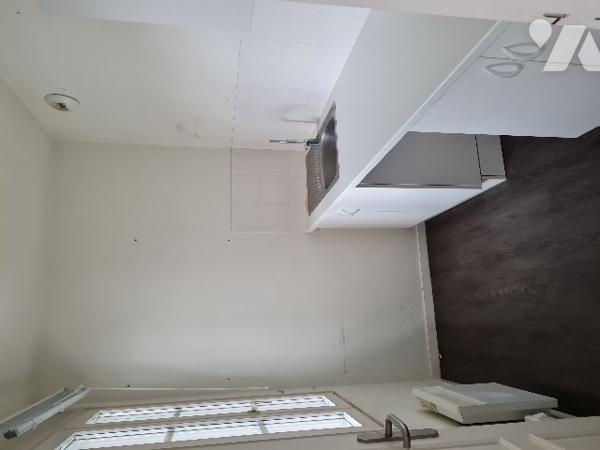 Immeuble avec local commercial libre.