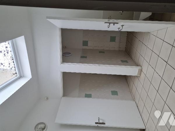 Immeuble avec local commercial libre.