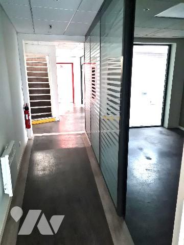 Immeuble avec local commercial libre.