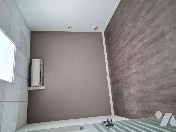 Immeuble avec local commercial libre.